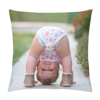 Personality  Baby Is Just Playing On The Street Pillow Covers