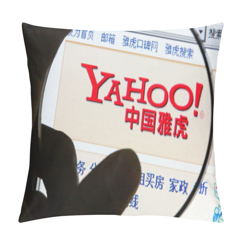 Personality  --FILE--Screen shot taken in Beijing on 12 February 2009 shows the Chinese website of Yahoo pillow covers