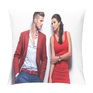 Personality  Casual Fashion Man And Woman Looking At Each Other Pillow Covers