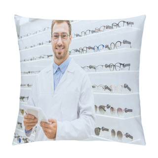 Personality  Professional Smiling Optometrist Using Digital Tablet In Optica Pillow Covers