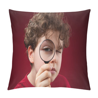 Personality  Boy Using Magnifying Glass Pillow Covers