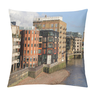 Personality  Building In The Downtown Of London Pillow Covers
