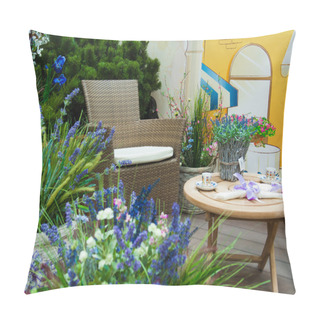 Personality  Armchair With Lavender Pillow Covers