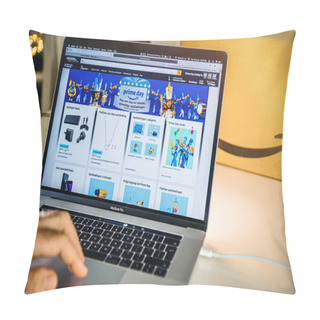 Personality  Amazon Prime Day On German Website Man Shopping On Laptop Deals Pillow Covers