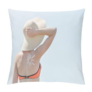 Personality  Girl In A Hat Against The Sky. Picture Of The Sun On The Back Pillow Covers