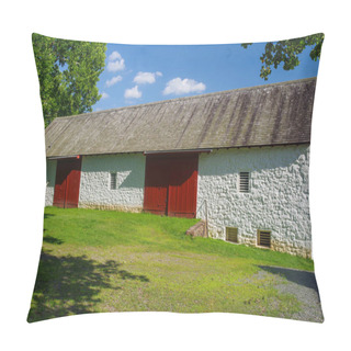 Personality  Historic Colonial American Stone Barn With Red Doors Pillow Covers