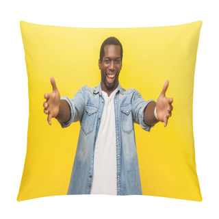 Personality  Free Hugs, Come Into My Arms. Portrait Of Friendly Kind Man Stre Pillow Covers