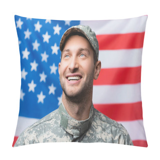 Personality  Cheerful Military Man In Uniform And Cap Smiling Near American Flag On Blurred Background Pillow Covers