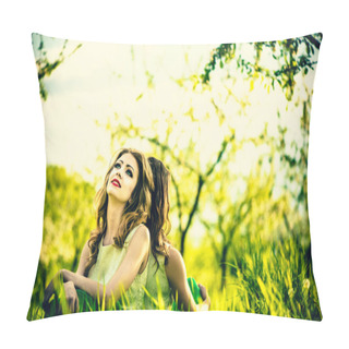 Personality  Women In The Garden Under The Blossom Trees Pillow Covers