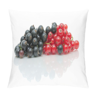 Personality  Ripe Berries Black And Red Currants On A White Background With R Pillow Covers