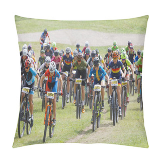 Personality  Large Group Of Fighting Female Mountain Bike Cyclists Cycling Up Pillow Covers