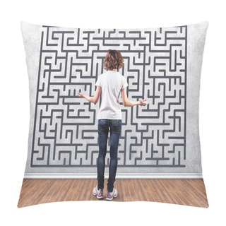 Personality  Girl Before A Labyrinth Pillow Covers