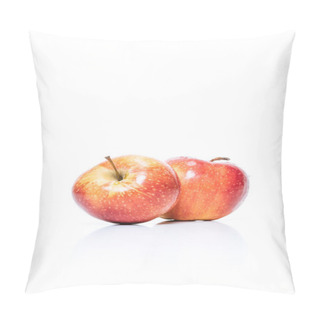 Personality  Close Up View Of Ripe Apples Isolated On White Pillow Covers