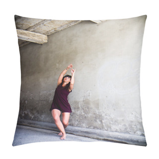 Personality  Street Performer. Pillow Covers