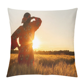 Personality  African Woman In Traditional Clothes Standing In A Field Of Crops At Sunset Or Sunrise Pillow Covers