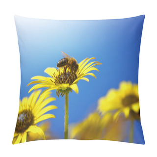 Personality  Flowers And Bees Pillow Covers