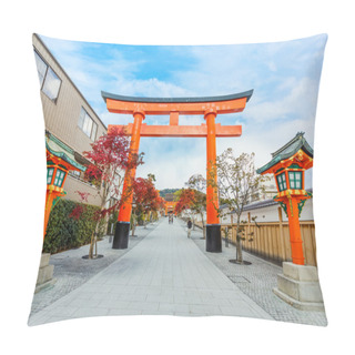 Personality  Fushimi Inari-taisha Shrine In Kyoto Pillow Covers