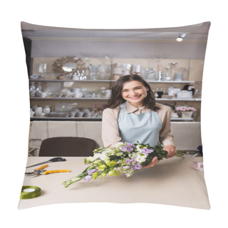 Personality  Happy Florist Holding Eustoma Flowers Near Rack With Vases On Blurred Background Pillow Covers