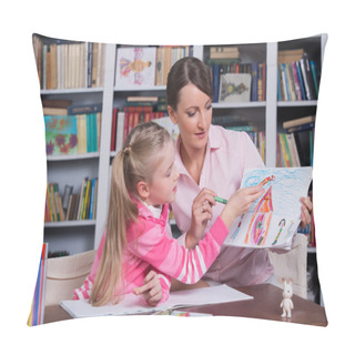 Personality  Child Psychologist With A Little Girl Pillow Covers