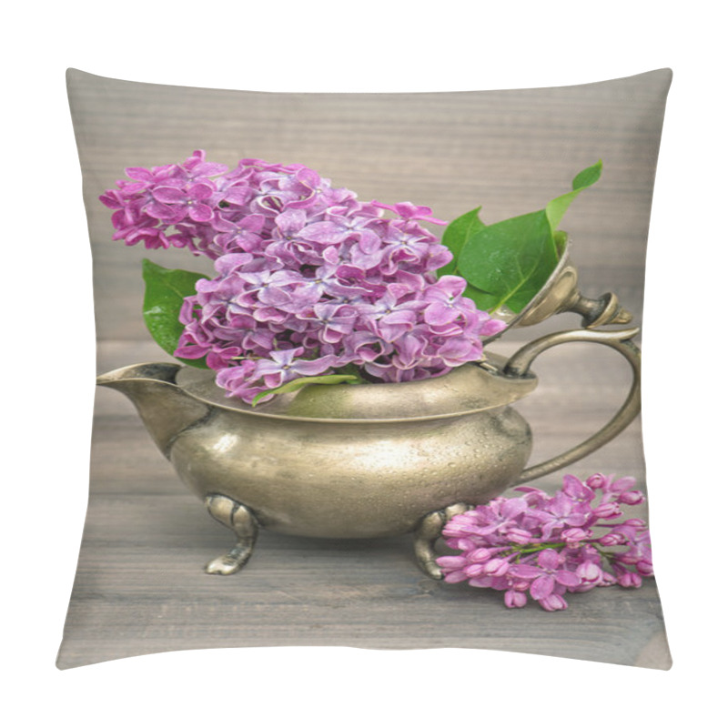 Personality  lilac flowers in antique vase pillow covers