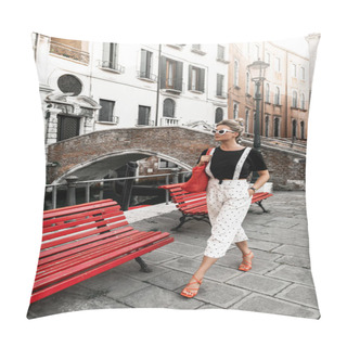 Personality  Beautiful And Stylish Woman On A Street Of The Venice City Pillow Covers