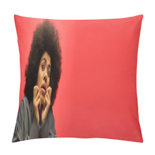 Personality  A Woman With A Voluminous Afro Pulls A Comical Facial Expression. Pillow Covers