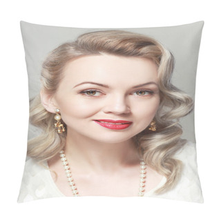 Personality  Woman In Retro Flapper Style  Pillow Covers