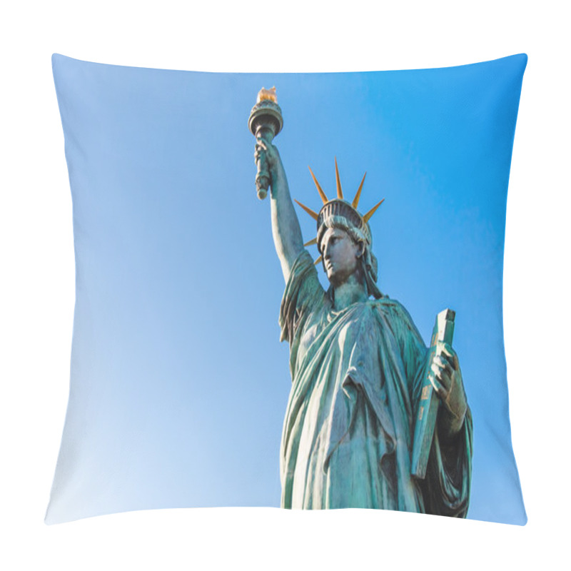 Personality  Lady liberty juxtaposed stand near Rainbow Bridge in Odaiba pillow covers