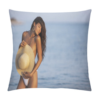 Personality  Tanned Woman Resting In Water During Summer Vacations Pillow Covers