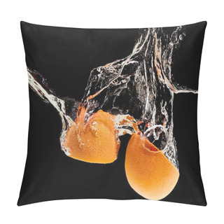Personality  Organic Grapefruit Halves Falling In Water With Splash Isolated On Black Pillow Covers