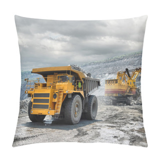 Personality  Loading Of Iron Ore Pillow Covers