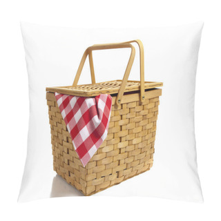 Personality  Picnic Basket With Gingham Pillow Covers