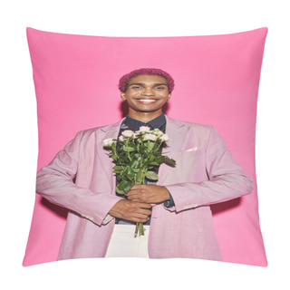 Personality  Cheerful Man With Curly Hair In Pink Blazer Posing With Rose Bouquet And Looking At Camera Pillow Covers