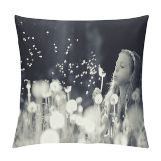 Personality  Little Girl Blowing Dandelion Flower Pillow Covers