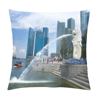 Personality  Merlion Fountain And Singapore Skyline Pillow Covers