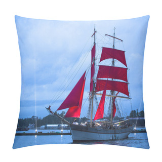 Personality  Frigate Participated In Scarlet Sails Festival Pillow Covers