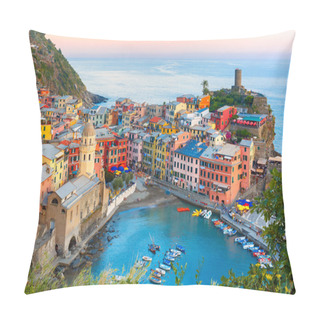 Personality  Vernazza At Sunset, Cinque Terre, Liguria, Italy Pillow Covers