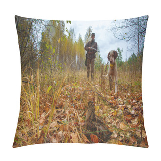 Personality  Hunting For A Woodcock With An English Setter. Pillow Covers