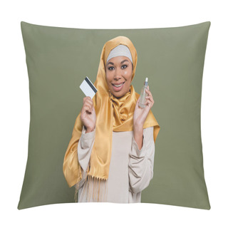 Personality  Smiling Multiracial Woman In Hijab Holding Credit Card And Serum On Green Background Pillow Covers