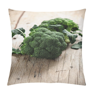 Personality  Broccoli Cabbage On A Wooden Rustic Table Pillow Covers