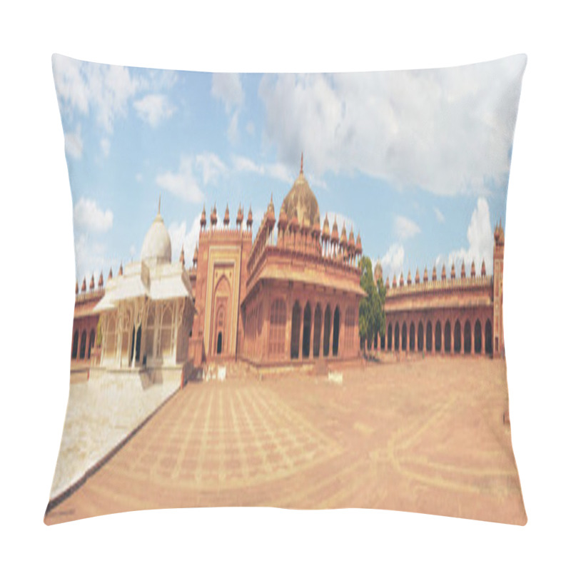 Personality  High resolution panorama of Tomb Salim Chishti pillow covers