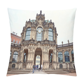 Personality  Zwinger Pillow Covers