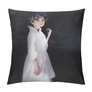 Personality  Luxurious Girl Brunette In White Retro Clothes And Wreath Of Flowers Posing Pillow Covers