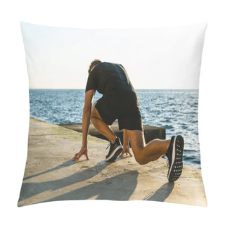 Personality  Athletic Sprint Runner In Start Position For Run On Seashore Pillow Covers