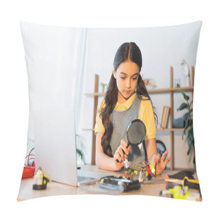 Personality  Brunette Girl With Magnifying Glass Near Laptop And Blurred Parts Of Robotics Model Pillow Covers