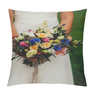 Personality  Bride Holding A Bouquet Of Fresh Wildflowers Pillow Covers
