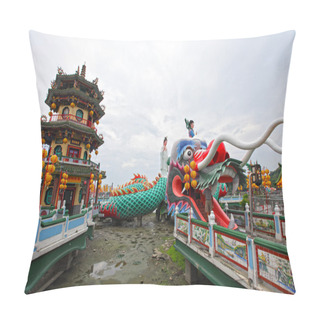 Personality  Temple In Taiwan Pillow Covers