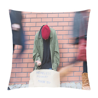 Personality  Homelessness In A Big City Pillow Covers
