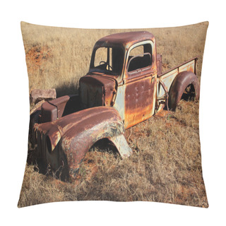 Personality  Rusty Old Pickup Truck Pillow Covers