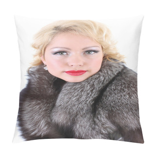 Personality  Blondie Woman With Fur Collar Pillow Covers